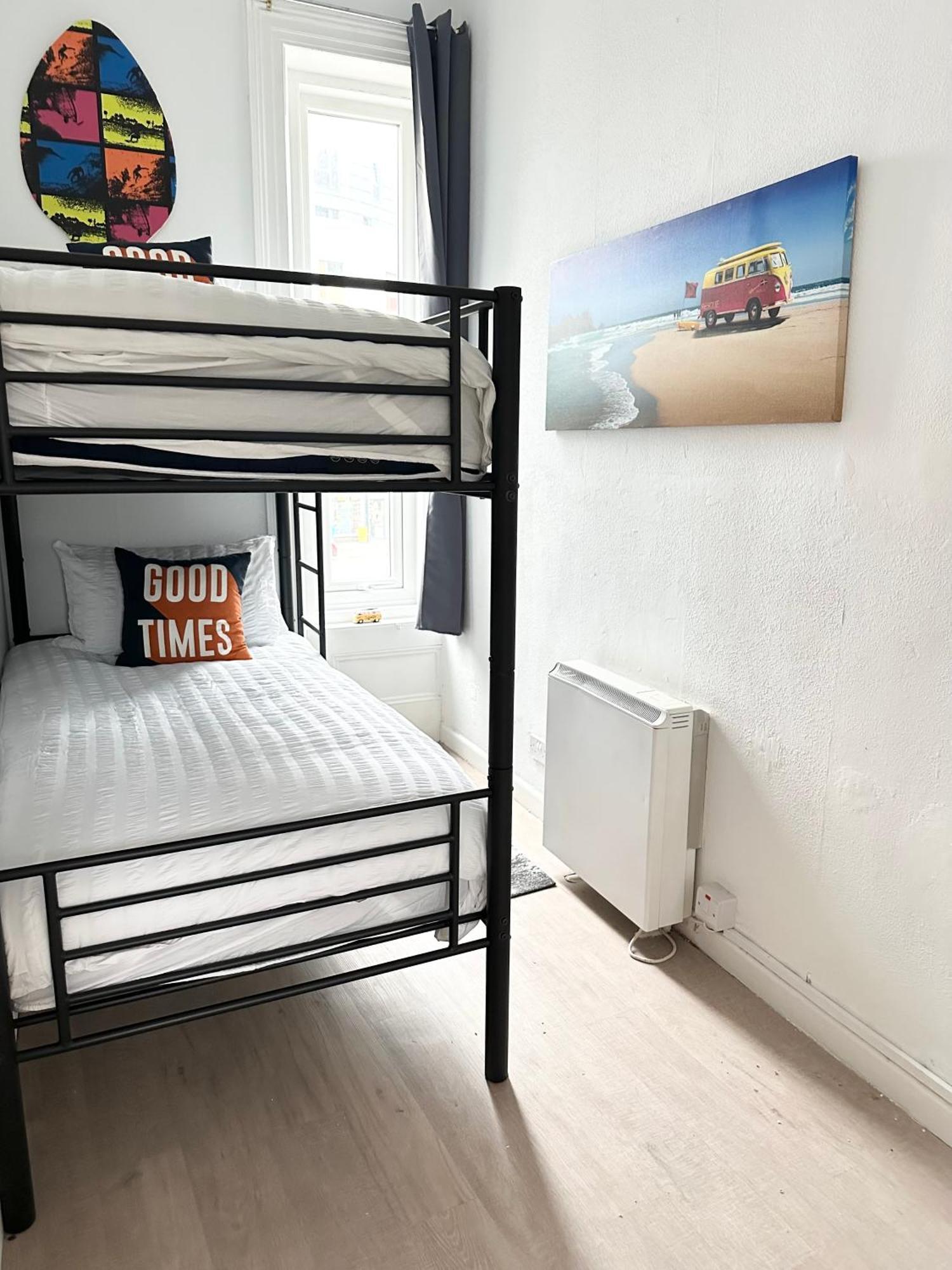 The City Surfer Apartment - By Coastline Retreats - Parking Included - Sleeps 5 - City Centre Bournemouth Exterior foto