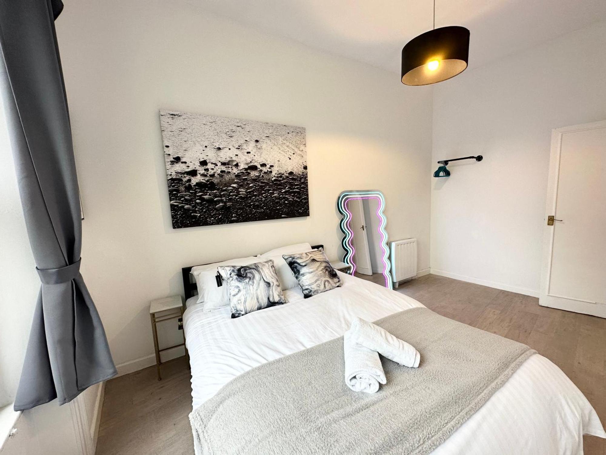 The City Surfer Apartment - By Coastline Retreats - Parking Included - Sleeps 5 - City Centre Bournemouth Exterior foto